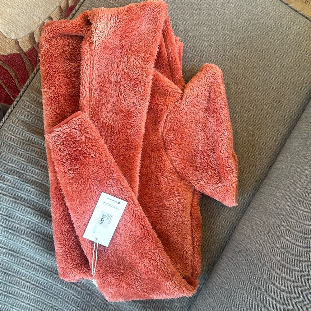 NWT Carve XS pullover